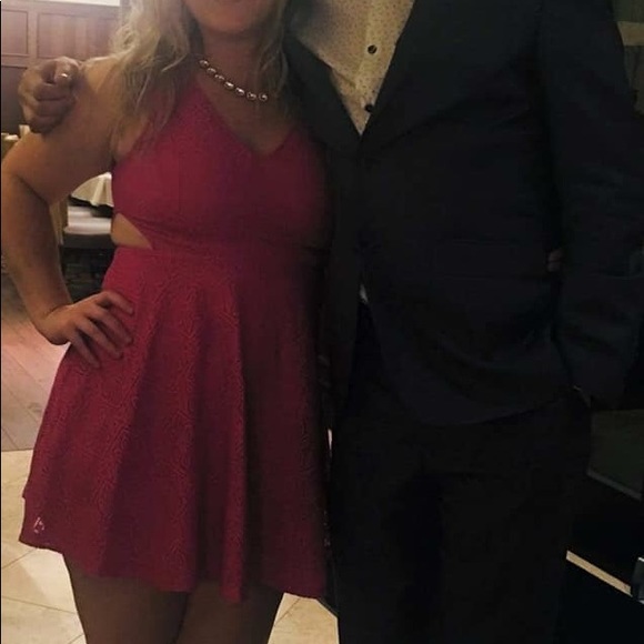 Beautiful Francesca’s pink cutout mini dress - Picture 4 of 4